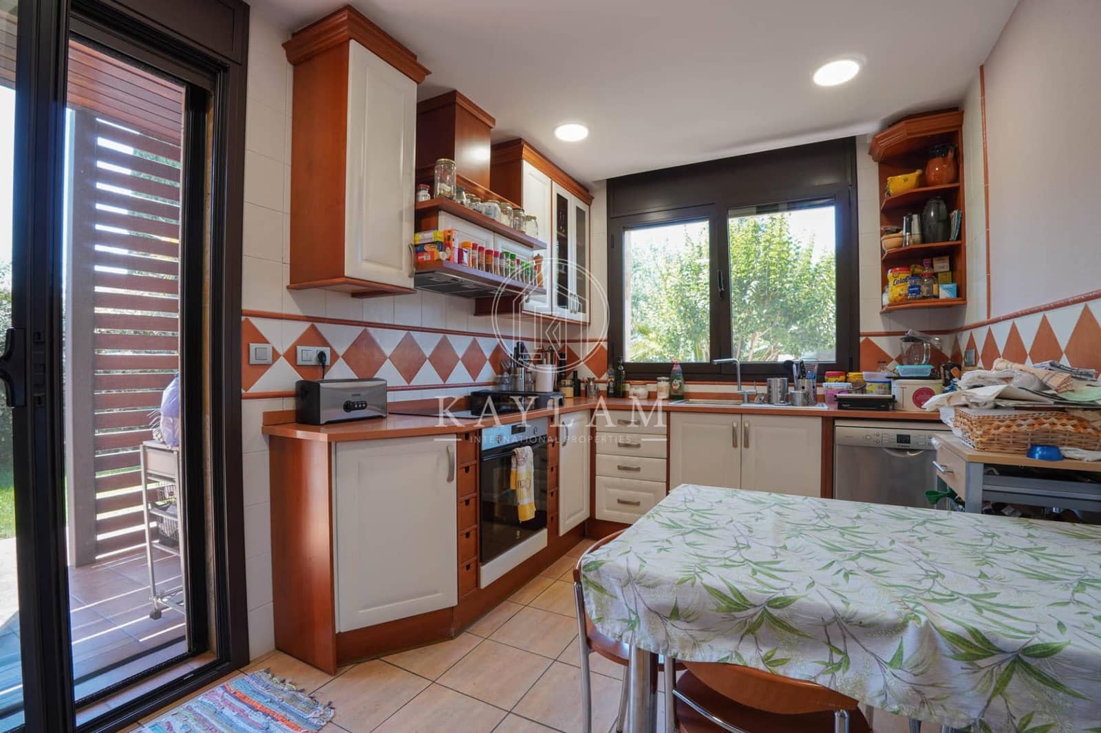 6 bedroom Villa for sale in Vidreres with pool garage - € 1,500,000 (Ref: 9934211)