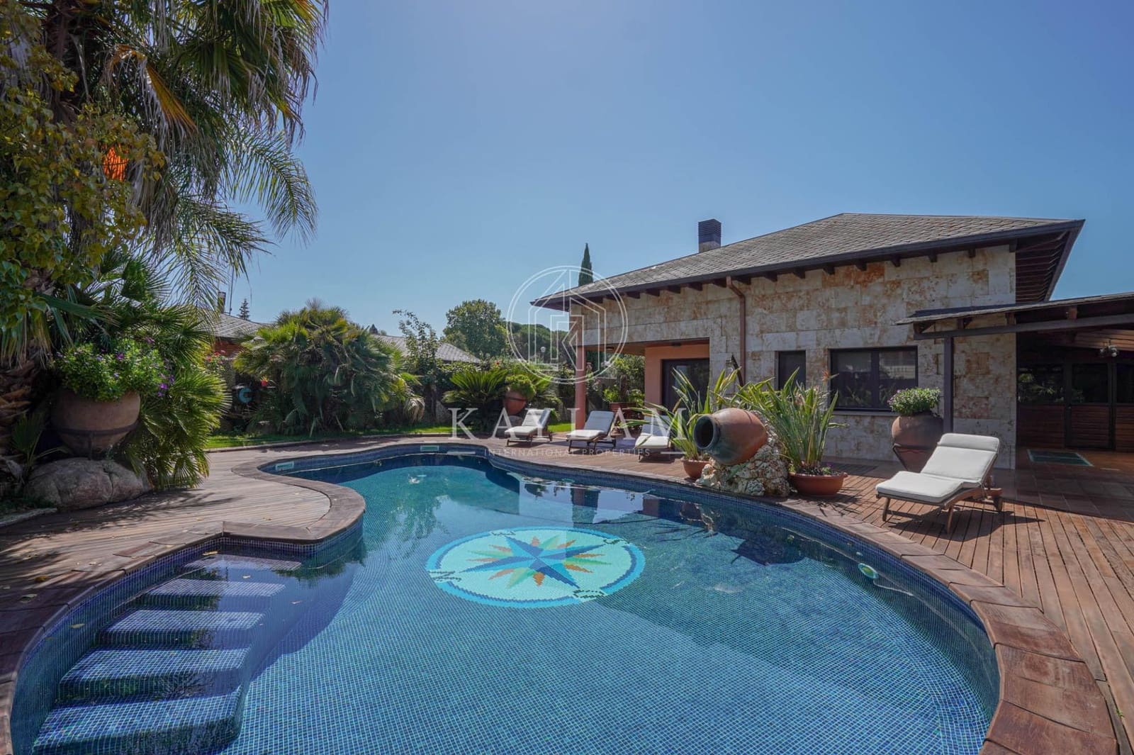 6 bedroom Villa for sale in Vidreres with pool garage - € 1,500,000 (Ref: 9934211)