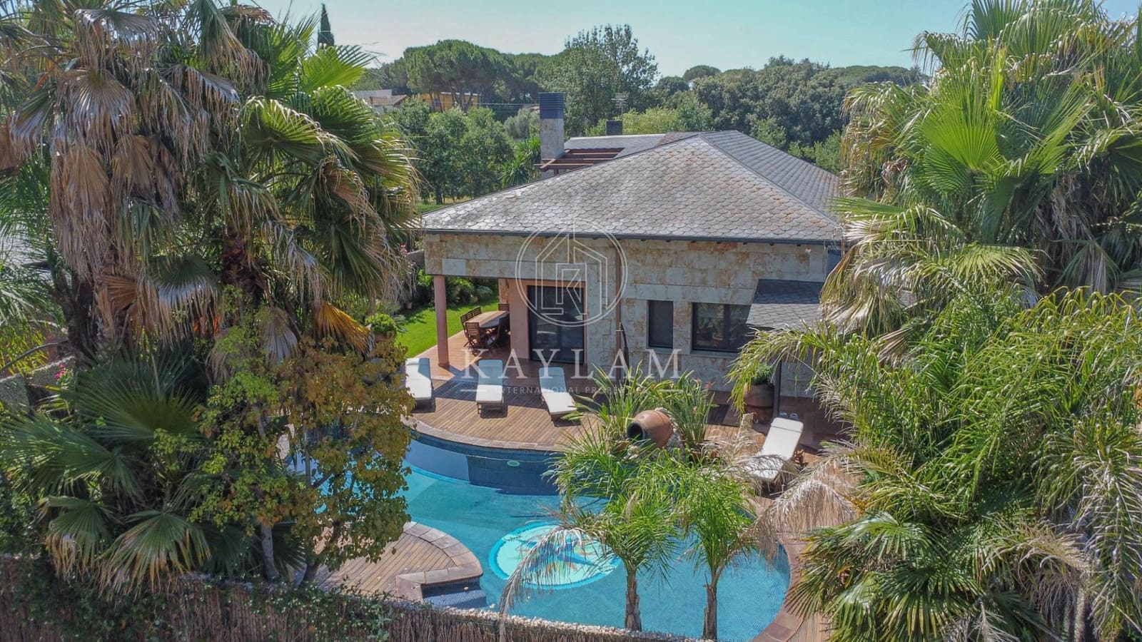 6 bedroom Villa for sale in Vidreres with pool garage - € 1,500,000 (Ref: 9934211)