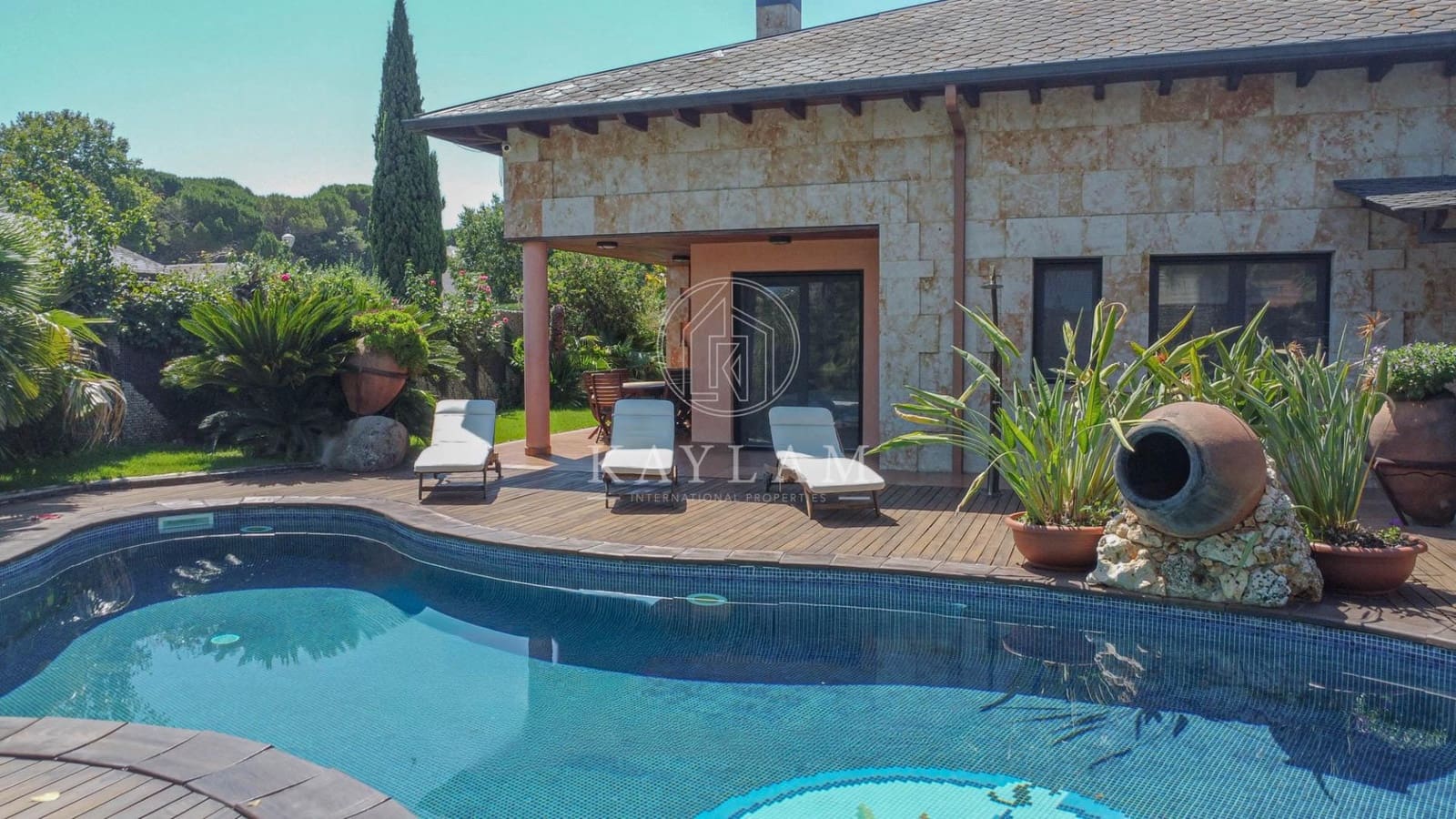 6 bedroom Villa for sale in Vidreres with pool garage - € 1,500,000 (Ref: 9934211)