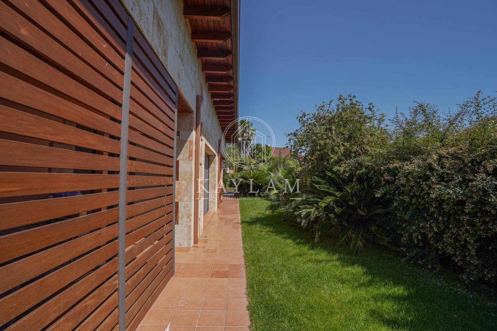 6 bedroom Villa for sale in Vidreres with pool garage - € 1,500,000 (Ref: 9934211)