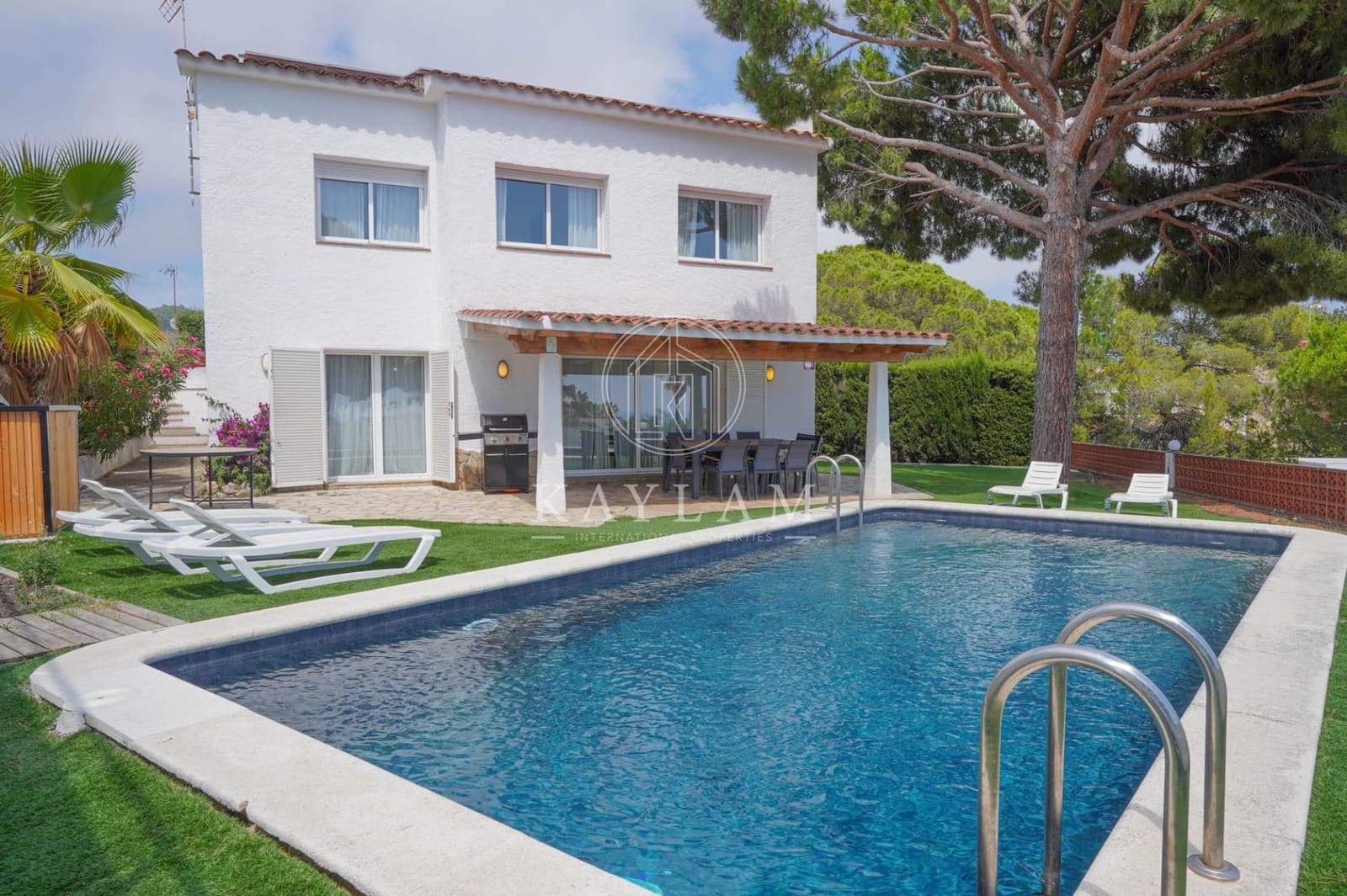 4 bedroom Villa for sale in Lloret de Mar with pool garage - € 590,000 (Ref: 9934212)