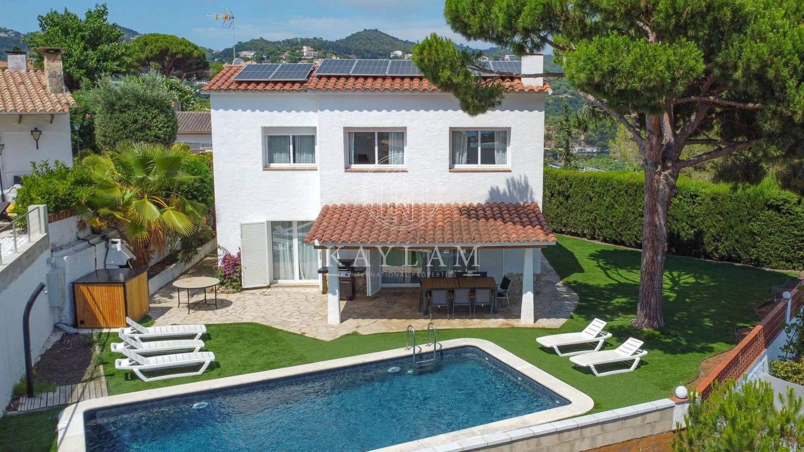 4 bedroom Villa for sale in Lloret de Mar with pool garage - € 590,000 (Ref: 9934212)