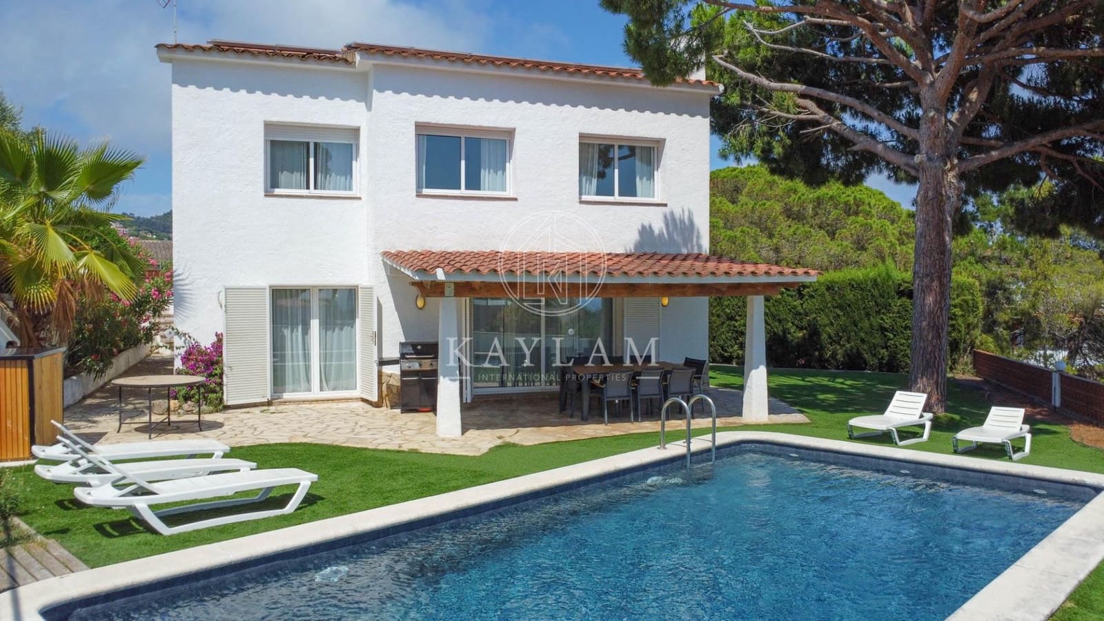 4 bedroom Villa for sale in Lloret de Mar with pool garage - € 590,000 (Ref: 9934212)