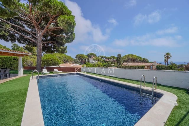 4 soveværelse Villa til salg i Lloret de Mar med swimmingpool garage - € 590.000 (Ref: 9934212)