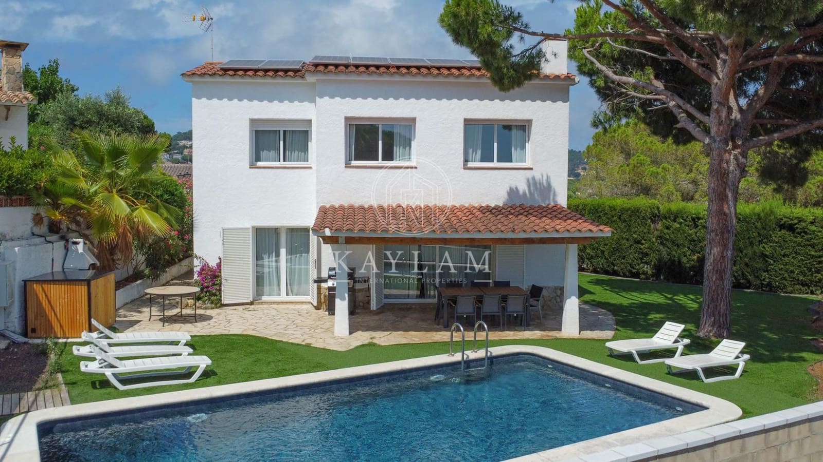 4 bedroom Villa for sale in Lloret de Mar with pool garage - € 590,000 (Ref: 9934212)