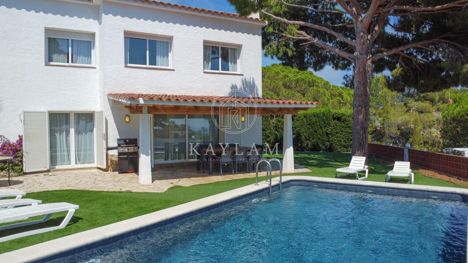 4 bedroom Villa for sale in Lloret de Mar with pool garage - € 590,000 (Ref: 9934212)