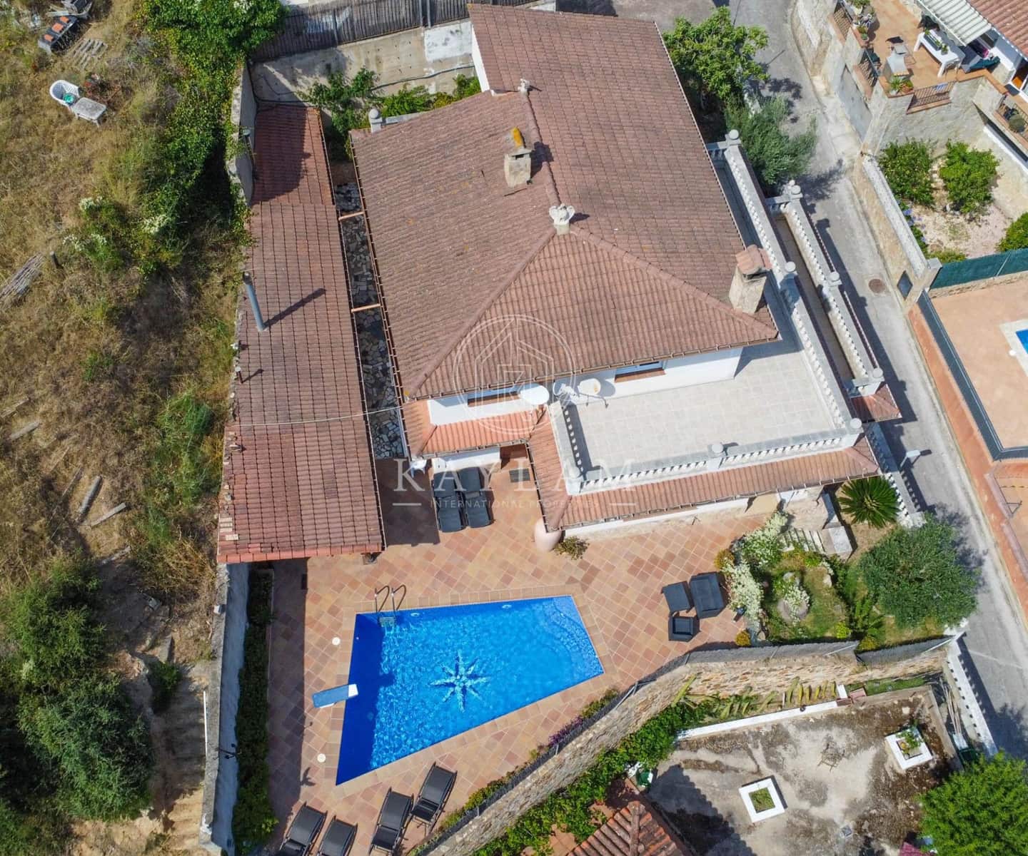 6 bedroom Villa for sale in Lloret de Mar with pool - € 599,000 (Ref: 9938211)