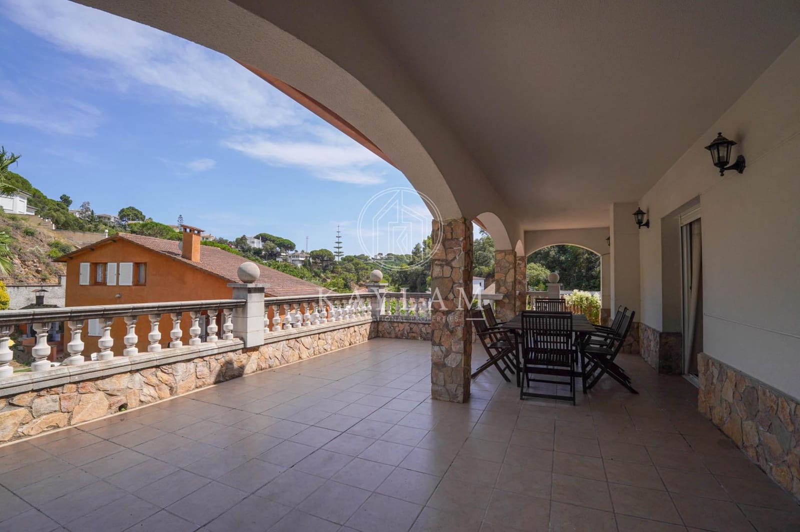 6 bedroom Villa for sale in Lloret de Mar with pool - € 599,000 (Ref: 9938211)
