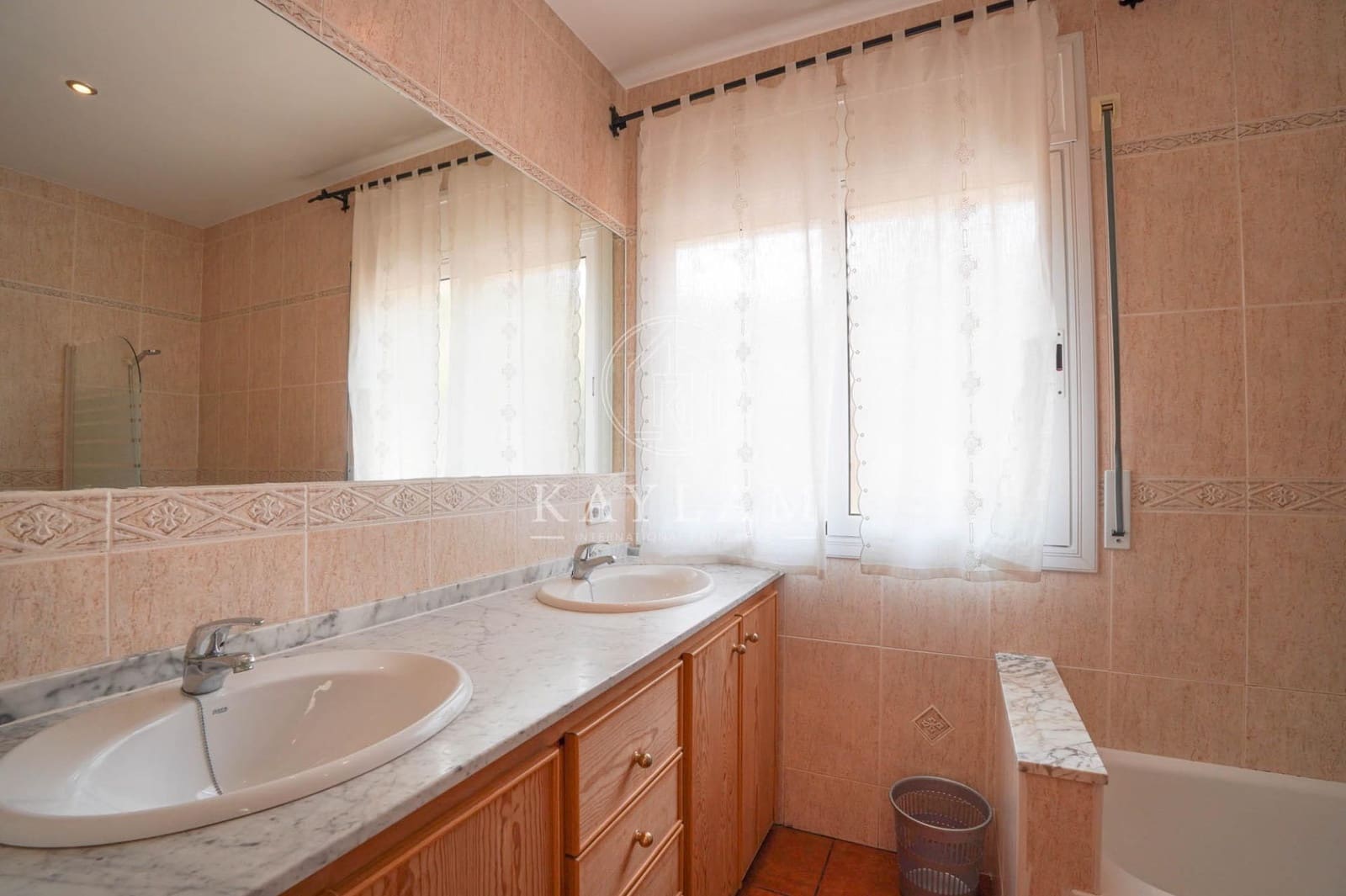 6 bedroom Villa for sale in Lloret de Mar with pool - € 599,000 (Ref: 9938211)