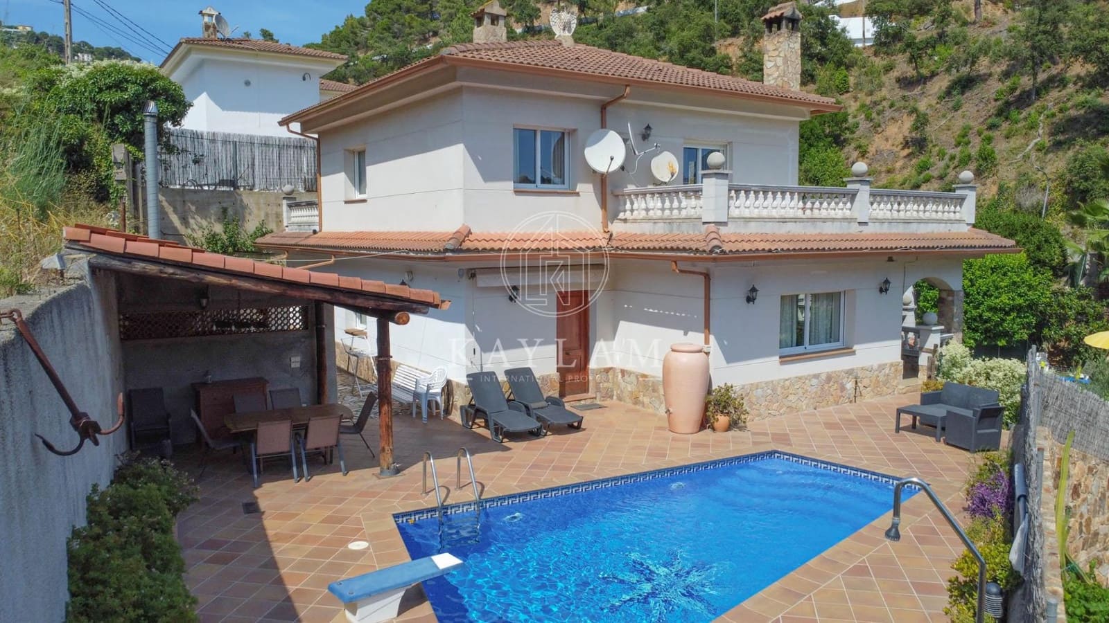 6 bedroom Villa for sale in Lloret de Mar with pool - € 599,000 (Ref: 9938211)