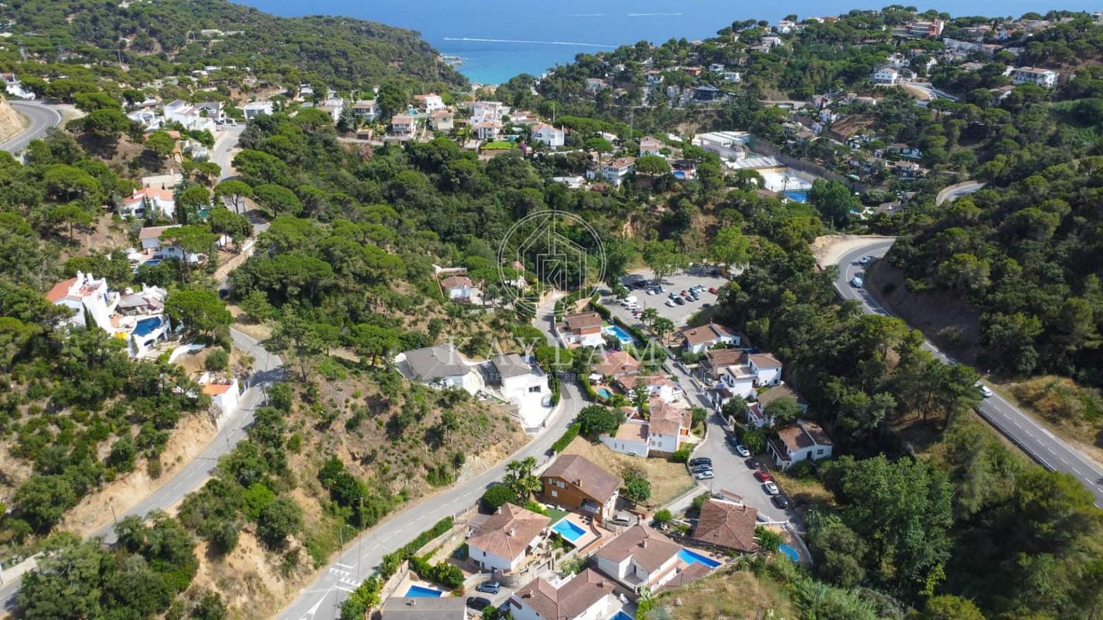6 bedroom Villa for sale in Lloret de Mar with pool - € 599,000 (Ref: 9938211)
