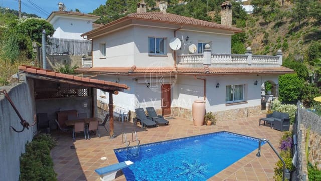 6 slaapkamer Villa te koop in Lloret de Mar met zwembad - € 599.000 (Ref: 9938211)