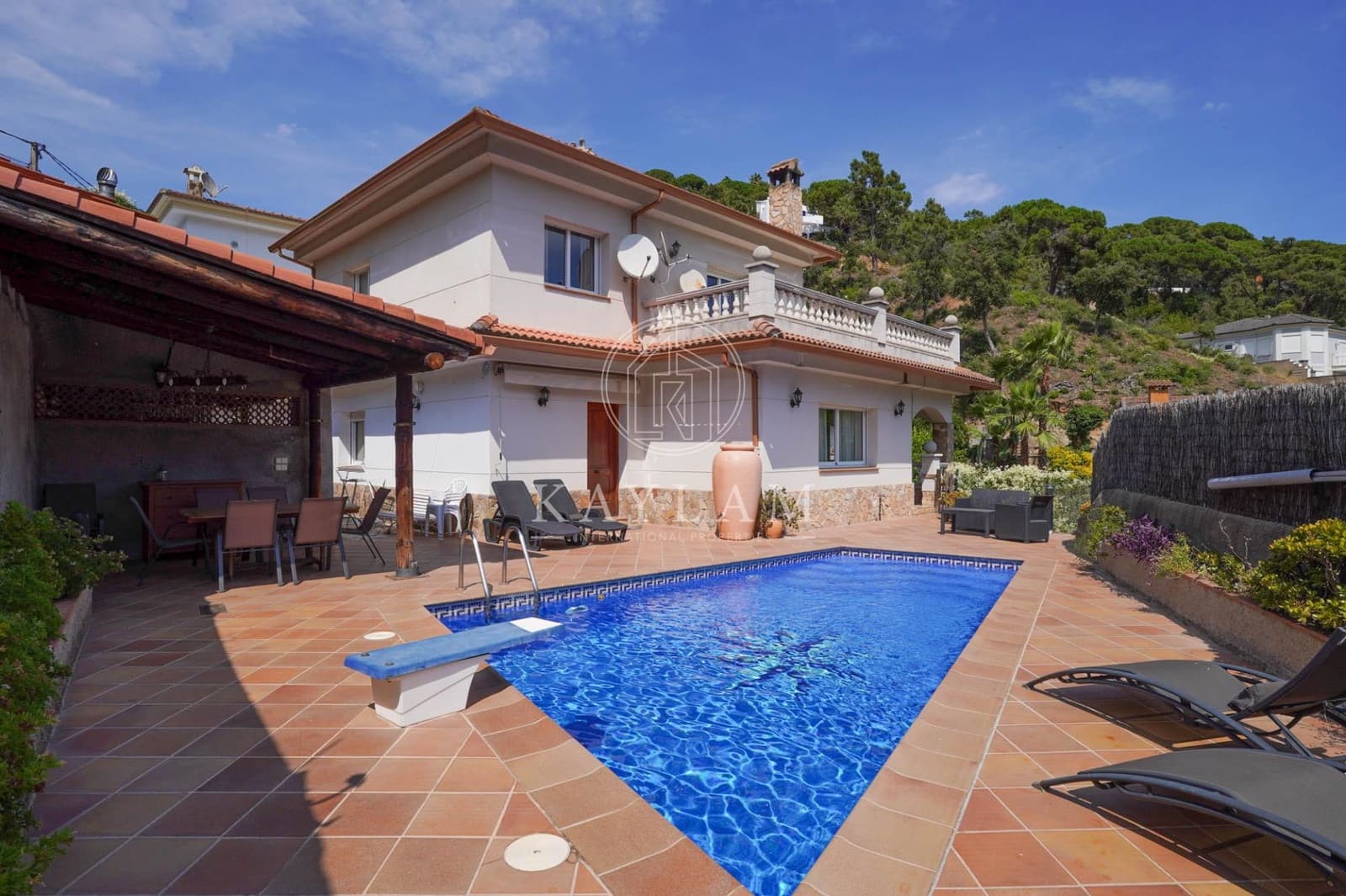 6 bedroom Villa for sale in Lloret de Mar with pool - € 599,000 (Ref: 9938211)