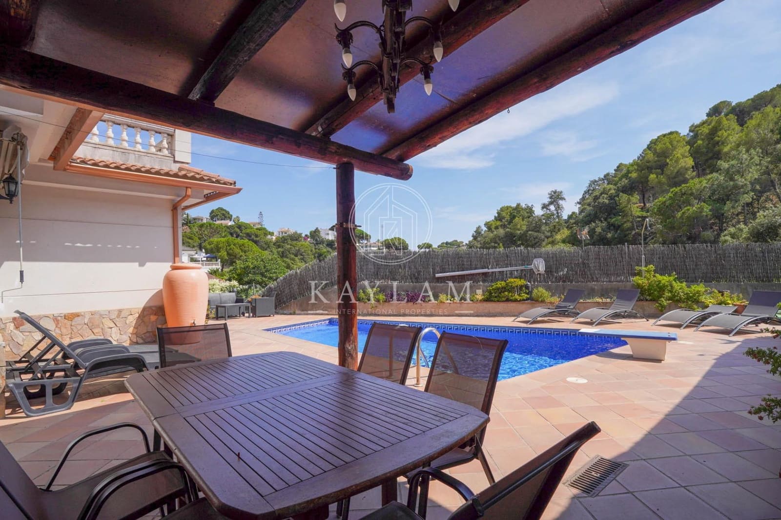 6 bedroom Villa for sale in Lloret de Mar with pool - € 599,000 (Ref: 9938211)