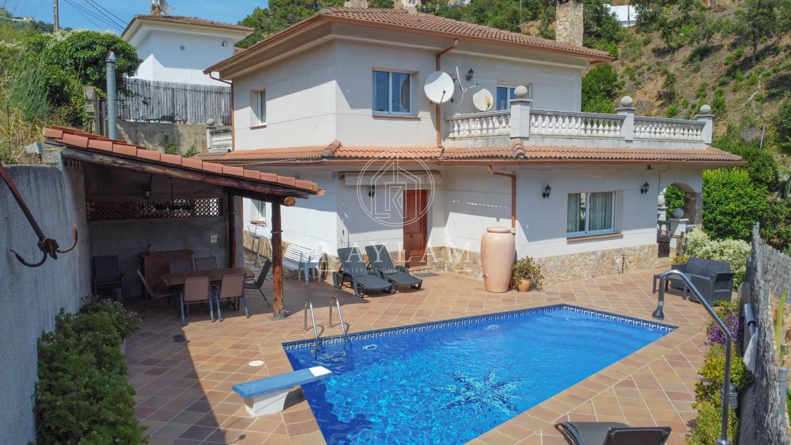 6 bedroom Villa for sale in Lloret de Mar with pool - € 599,000 (Ref: 9938211)