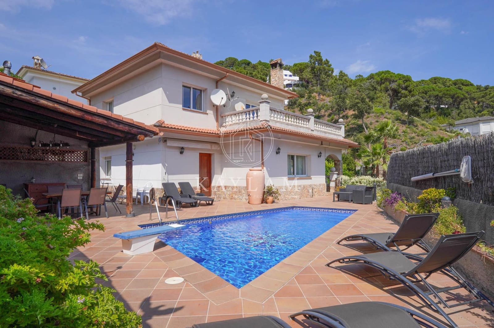 6 bedroom Villa for sale in Lloret de Mar with pool - € 599,000 (Ref: 9938211)