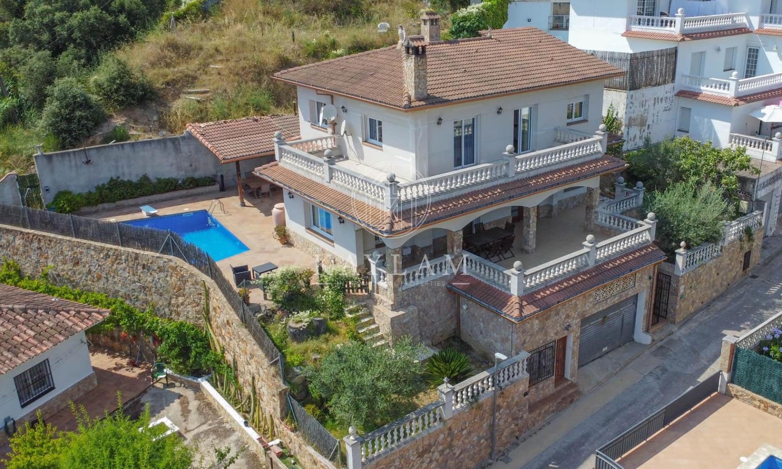 6 bedroom Villa for sale in Lloret de Mar with pool - € 599,000 (Ref: 9938211)