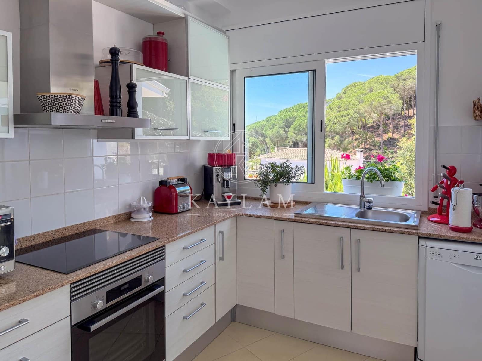 5 soveværelse Villa til salg i Lloret de Mar med swimmingpool garage - € 990.000 (Ref: 9939985)