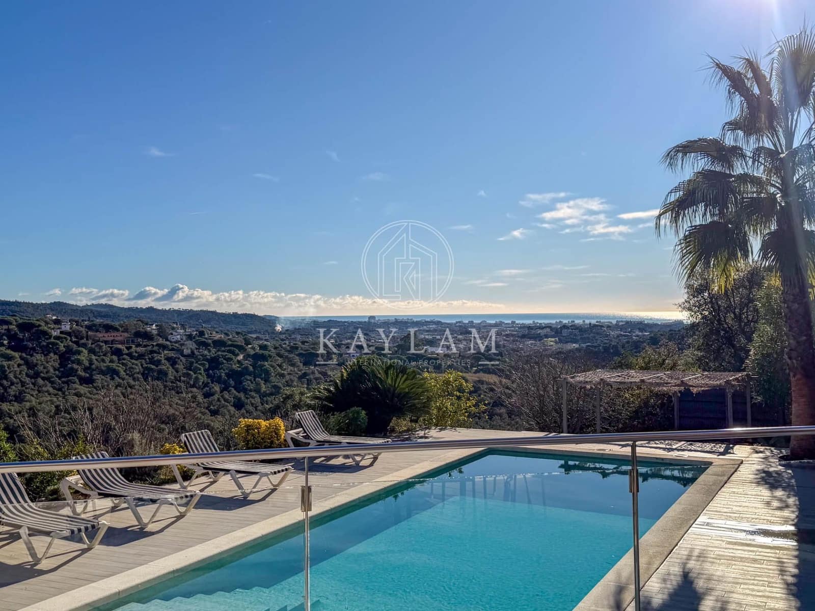 4 makuuhuone Huvila myytävänä paikassa Calonge i Sant Antoni mukana uima-altaan - 890 000 € (Ref: 9939986)