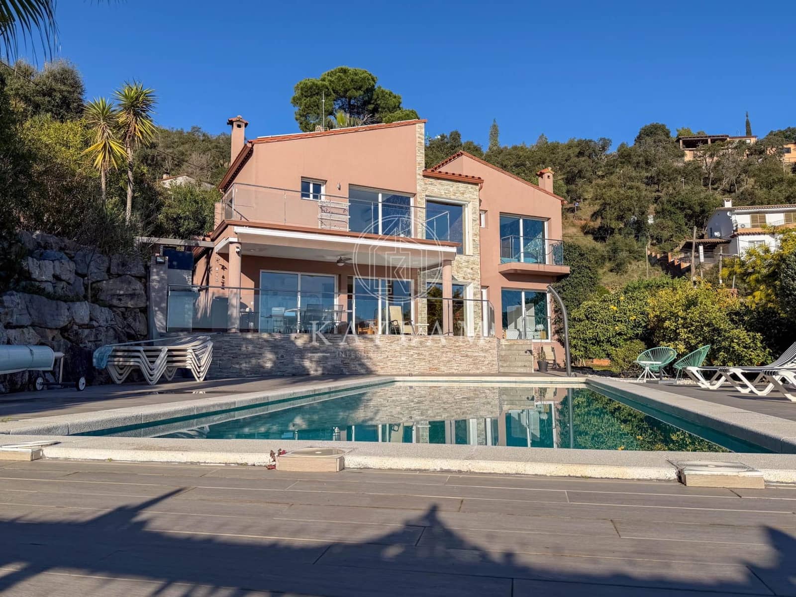 4 makuuhuone Huvila myytävänä paikassa Calonge i Sant Antoni mukana uima-altaan - 890 000 € (Ref: 9939986)