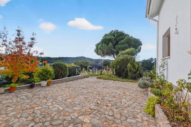 4 soveværelse Villa til salg i Aiguaviva Parc, Vidreres med garage - € 360.000 (Ref: 9947923)