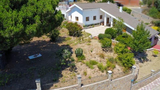 4 soveværelse Villa til salg i Aiguaviva Parc, Vidreres med garage - € 360.000 (Ref: 9947923)