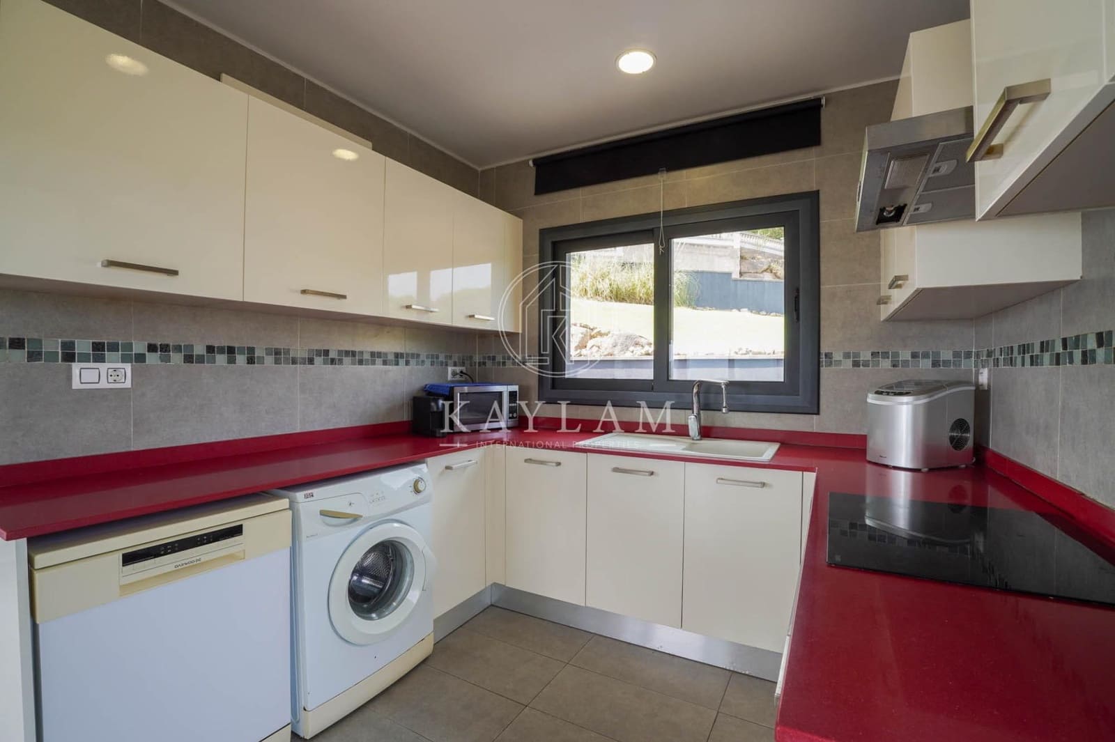 3 soveværelse Villa til salg i Lloret de Mar med swimmingpool - € 559.000 (Ref: 9977324)