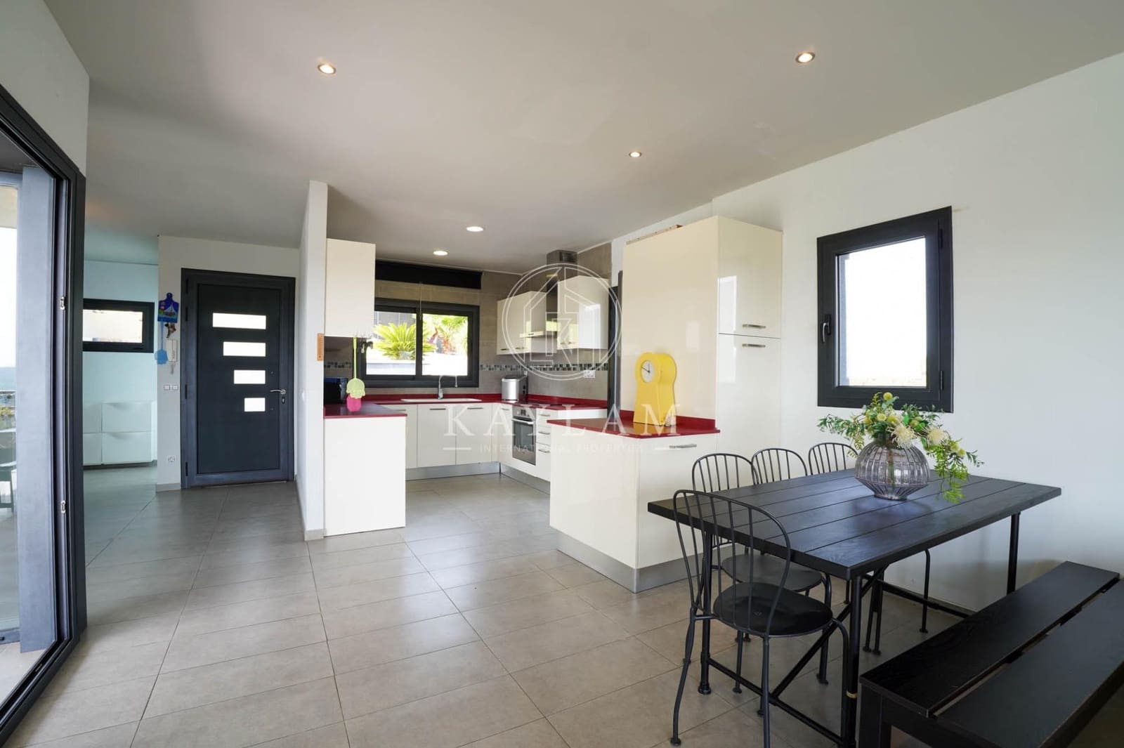 3 soveværelse Villa til salg i Lloret de Mar med swimmingpool - € 559.000 (Ref: 9977324)