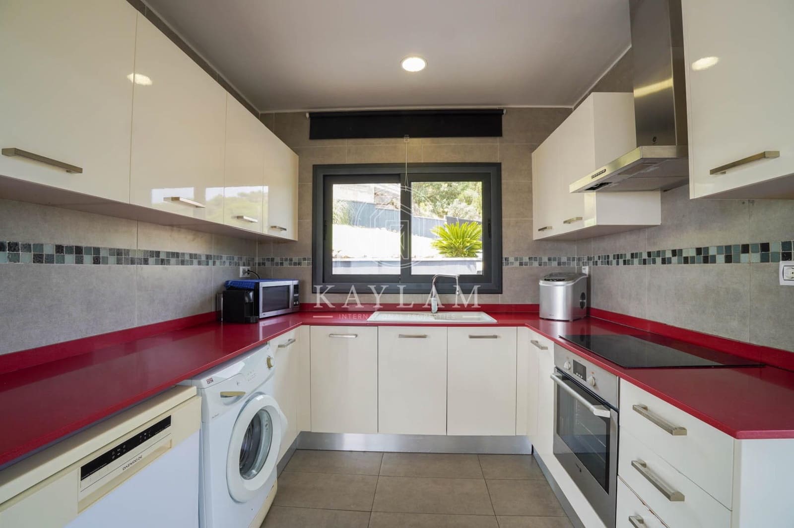 3 soveværelse Villa til salg i Lloret de Mar med swimmingpool - € 559.000 (Ref: 9977324)