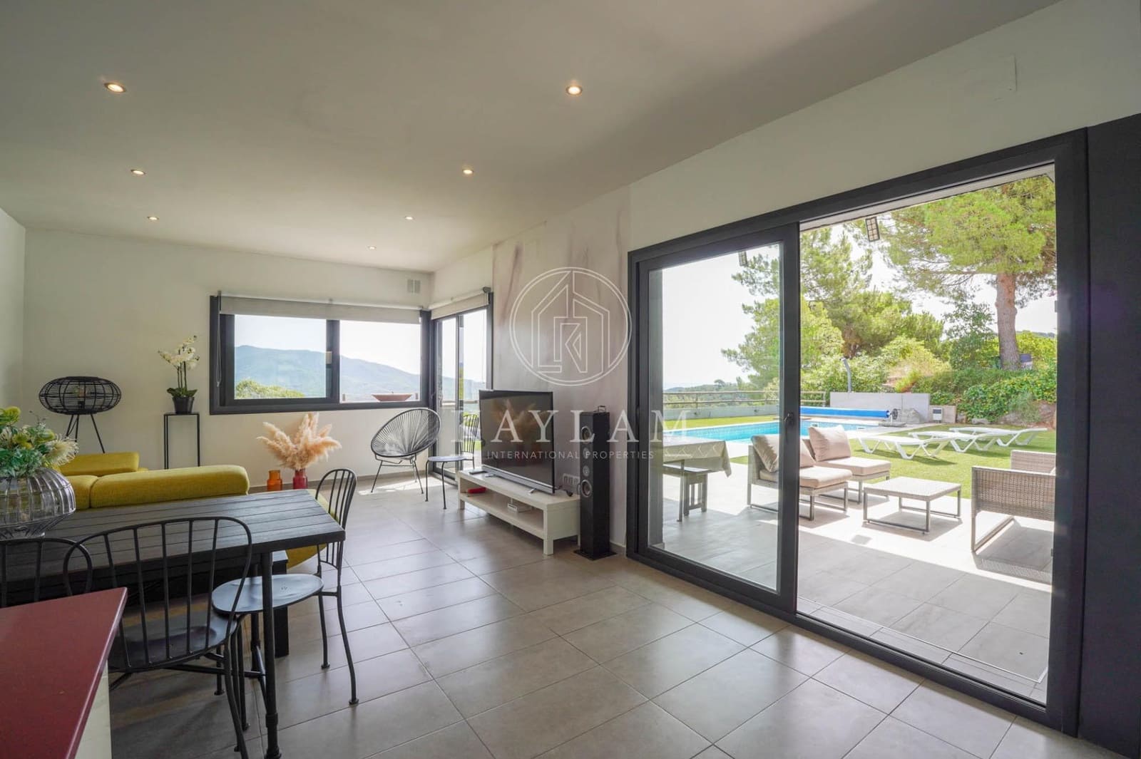 3 soveværelse Villa til salg i Lloret de Mar med swimmingpool - € 559.000 (Ref: 9977324)