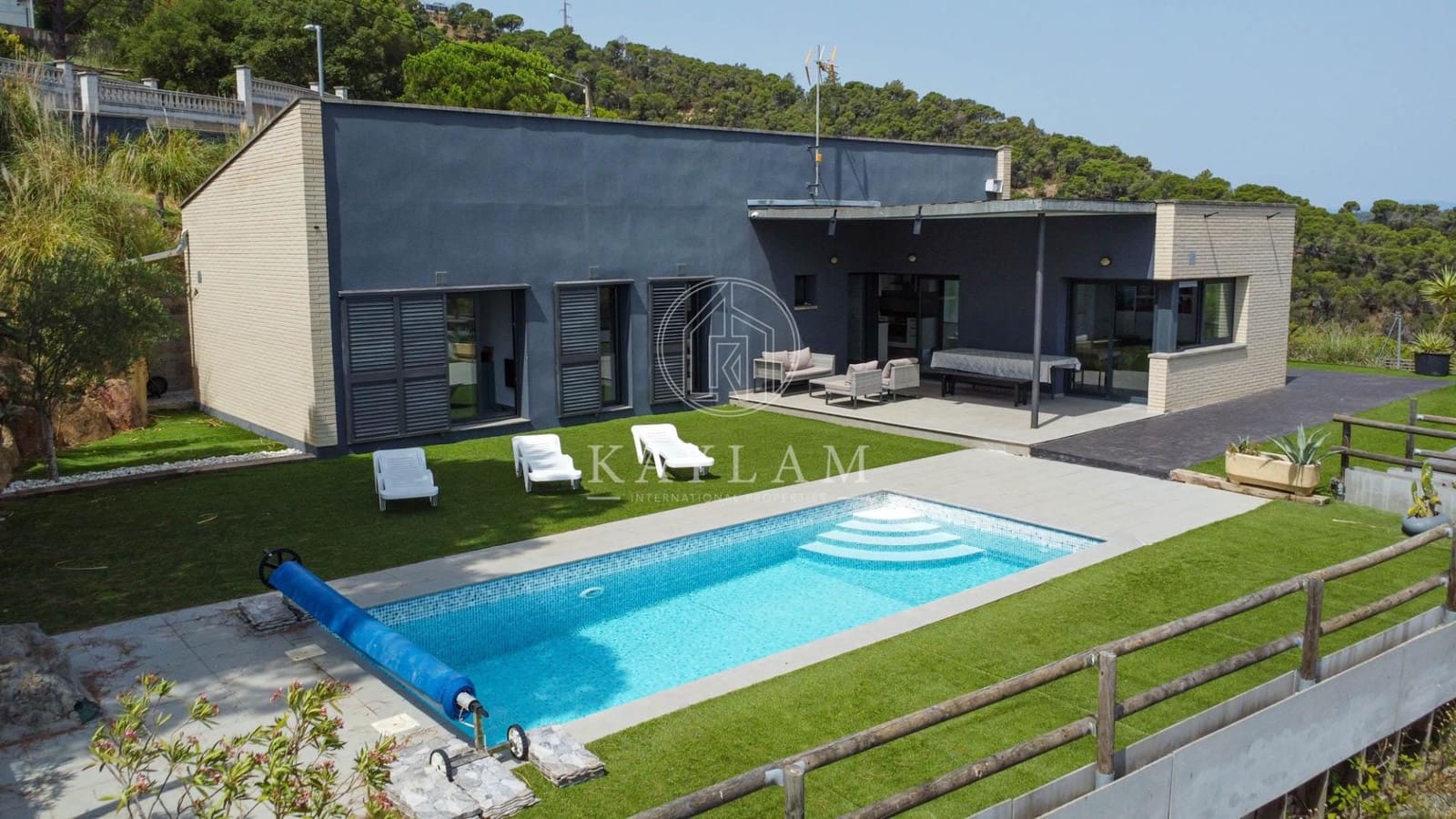 3 soveværelse Villa til salg i Lloret de Mar med swimmingpool - € 559.000 (Ref: 9977324)