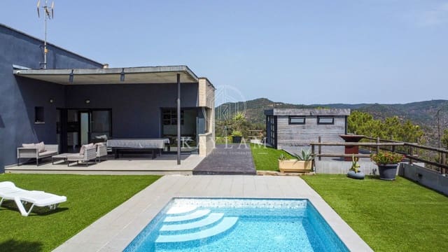 3 soveværelse Villa til salg i Serra Brava, Lloret de Mar med swimmingpool - € 559.000 (Ref: 9977324)