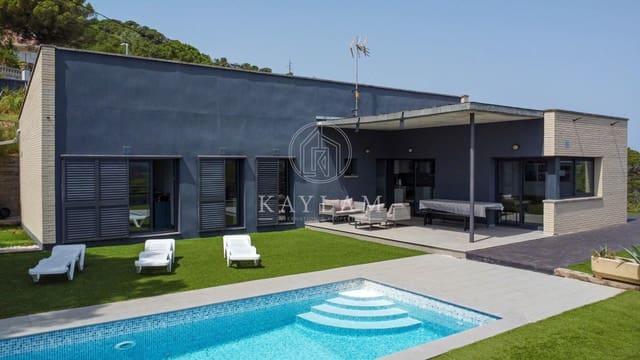 3 soveværelse Villa til salg i Serra Brava, Lloret de Mar med swimmingpool - € 559.000 (Ref: 9977324)