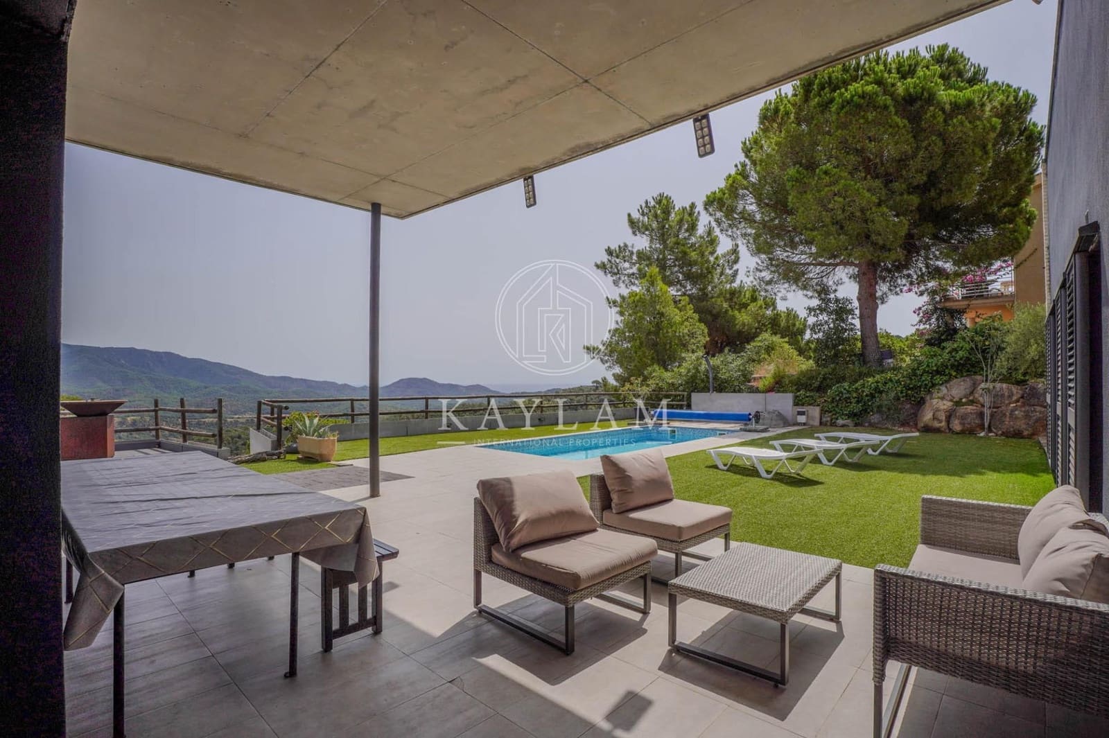 3 soveværelse Villa til salg i Lloret de Mar med swimmingpool - € 559.000 (Ref: 9977324)