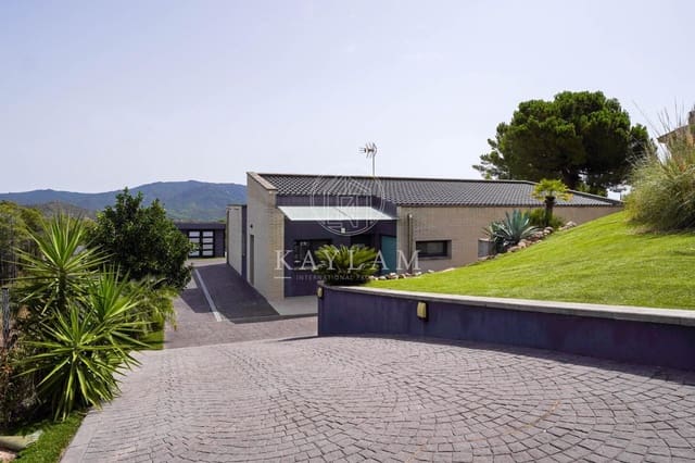 3 soveværelse Villa til salg i Serra Brava, Lloret de Mar med swimmingpool - € 559.000 (Ref: 9977324)