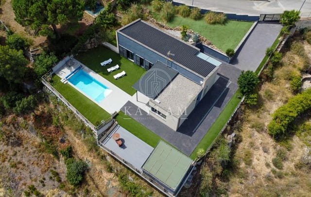 3 soveværelse Villa til salg i Serra Brava, Lloret de Mar med swimmingpool - € 559.000 (Ref: 9977324)