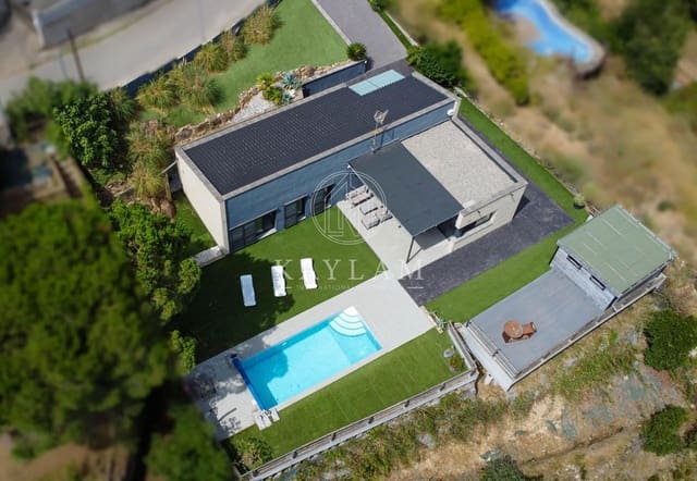 3 soveværelse Villa til salg i Serra Brava, Lloret de Mar med swimmingpool - € 559.000 (Ref: 9977324)