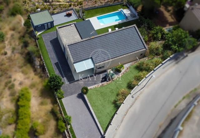3 soveværelse Villa til salg i Serra Brava, Lloret de Mar med swimmingpool - € 559.000 (Ref: 9977324)