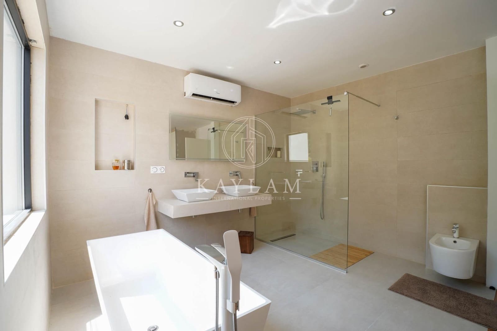 3 slaapkamer Villa te koop in Lloret de Mar met garage - € 330.000 (Ref: 9995144)