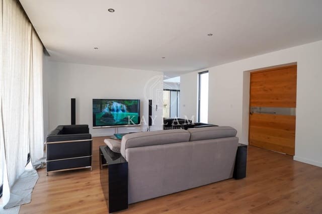 3 slaapkamer Villa te koop in Lloret de Mar met garage - € 330.000 (Ref: 9995144)