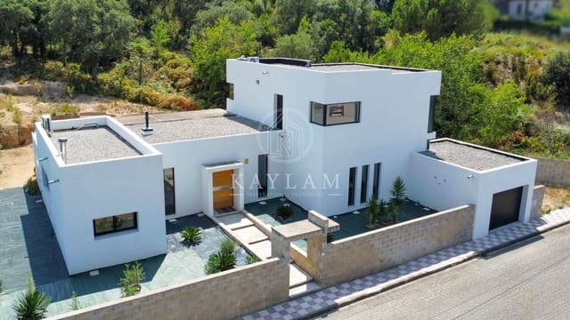 3 slaapkamer Villa te koop in Lloret de Mar met garage - € 330.000 (Ref: 9995144)