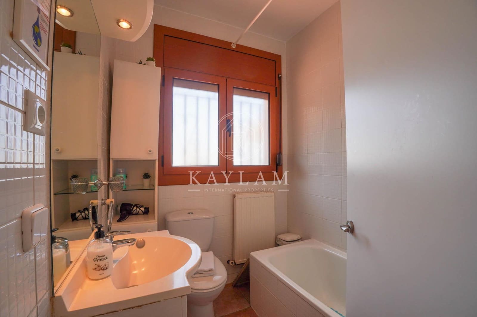 Chalet de 3 habitaciones en Lloret de Mar en venta con piscina garaje - 350.000 € (Ref: 9995800)