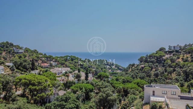 5 slaapkamer Villa te koop in Tossa de Mar met zwembad garage - € 1.800.000 (Ref: 9997140)