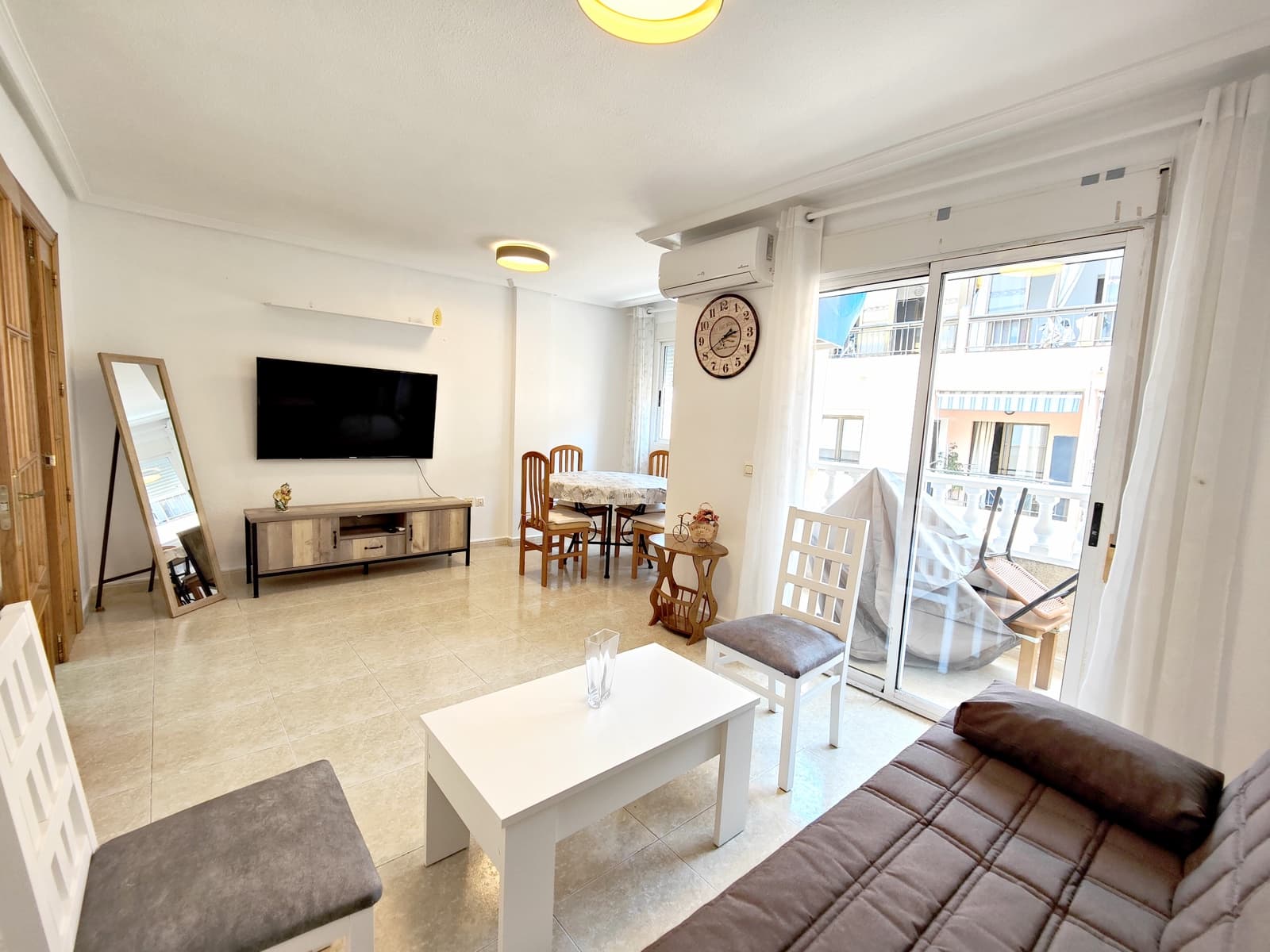 2 bedroom Apartment for rent in Torrevieja - € 750 (Ref: 8085481)