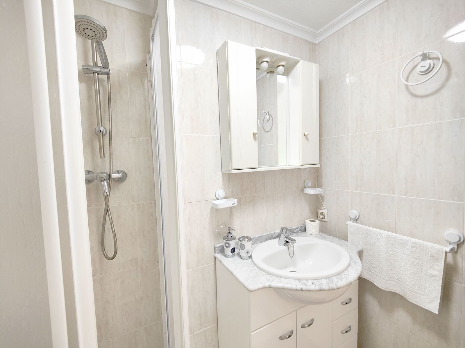 2 bedroom Apartment for rent in Torrevieja - € 750 (Ref: 8085481)