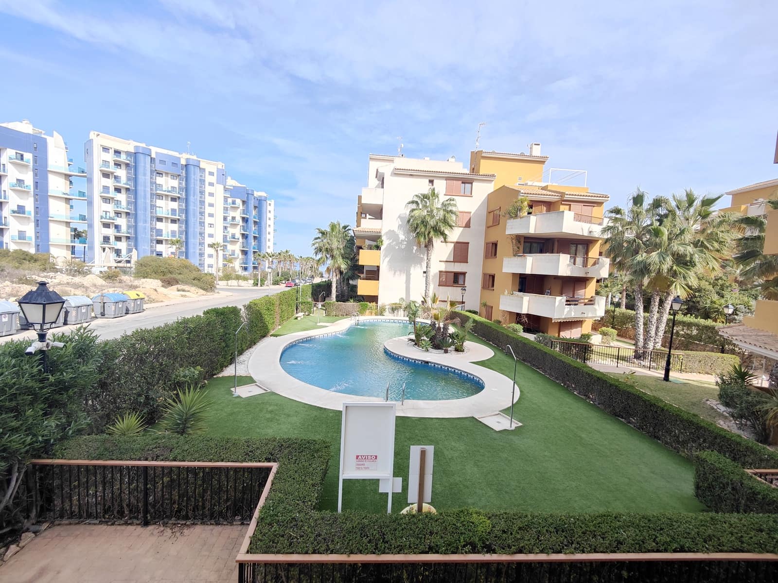 2 soveværelse Lejlighed til leje i Punta Prima med swimmingpool garage - € 850 (Ref: 8204939)