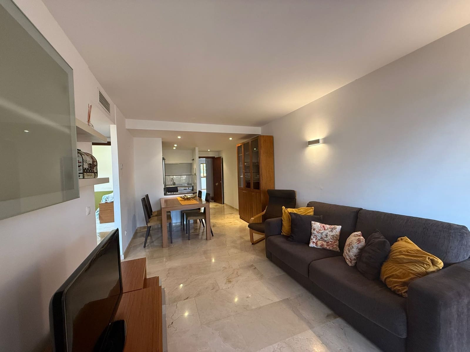 2 soveværelse Lejlighed til leje i Punta Prima med swimmingpool garage - € 850 (Ref: 8204939)