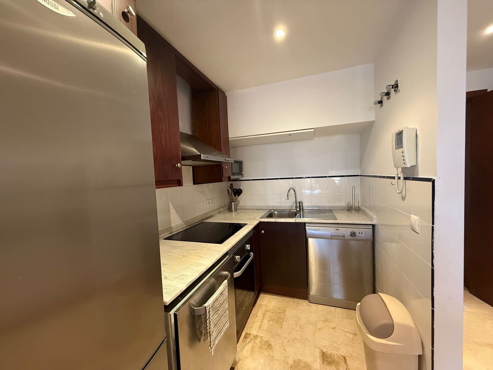 2 soveværelse Lejlighed til leje i Punta Prima med swimmingpool garage - € 850 (Ref: 8204939)