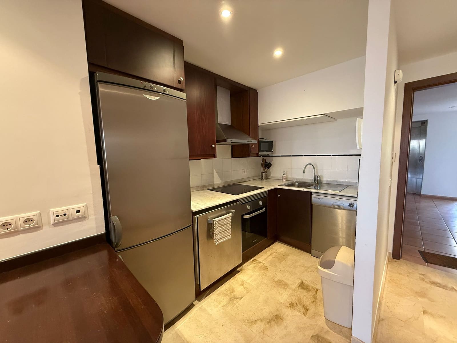 2 soveværelse Lejlighed til leje i Punta Prima med swimmingpool garage - € 850 (Ref: 8204939)